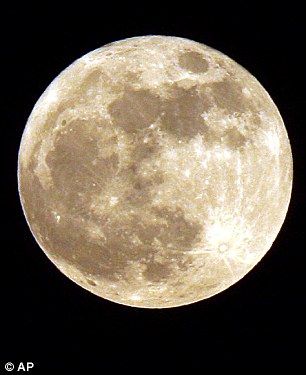 地球的伙伴，人类的敌人：研究显示月尘或将对人体产生伤害，这种细微的尘埃曾经长期暴露于紫外射线辐射中，并且棱角锋利