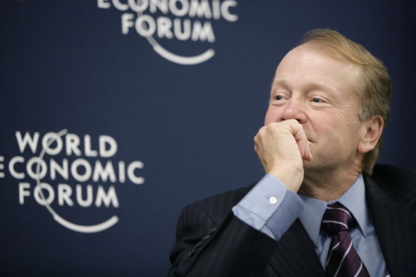 ˼��CEOǮ��˹