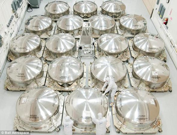 詹姆斯-韦伯太空望远镜的18个镜面接近完成：该望远镜2018年发射升空，探索太阳系深处的奥秘