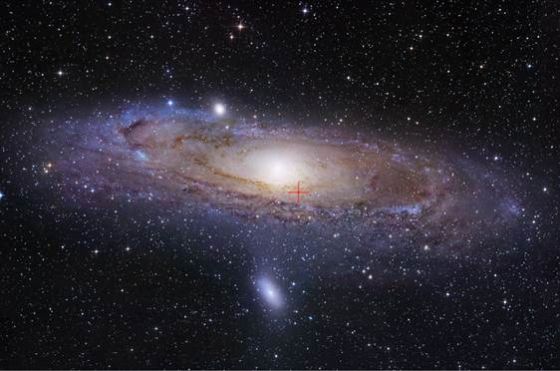十字线显示仙女座星系(M31)中微类星体的位置。