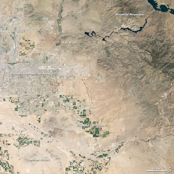 每日卫星照:美国菲尼克斯沙漠绿洲