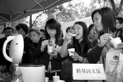 2010��5��15�գ�����ʡ�Ƽ��������ˮ�������нֿ�Ļ������ũҵ��ѧ������Ʒ��ת�����׷���ͼ/����IC