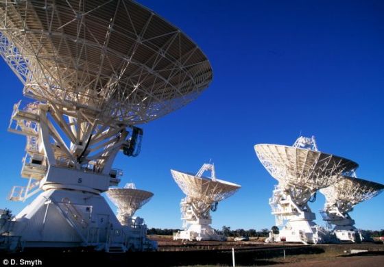 这个喷射重金属的黑洞是由欧洲航天局的XMM-牛顿太空望远镜发现的，被称之为“4U1630-47”。澳大利亚东部的紧凑阵列射电望远镜（如图）证实了这一发现。紧凑阵列射电望远镜由澳大利亚联邦科学与工业研究组织（CSIRO）负责管理
