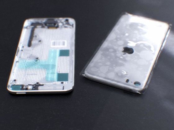 疑似iPhone 6原型机金属背板