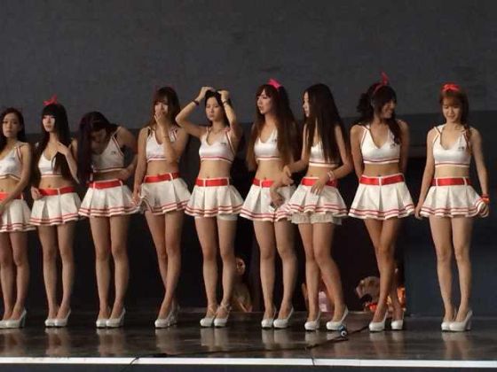 ȴʵ��Ů���ƣ�����������ƬС���������