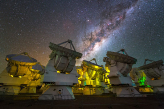 λɳĮİͺײ/ǺײУҲΪALMĄ(ALMA Observatory)