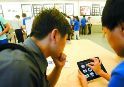 国内已开设的4家Apple Store的人流量和业绩，在全球所有店铺中均数一数二。 晨报记者 杨眉 摄（资料图片）