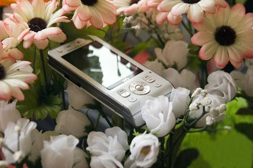 纯白色吸引索尼爱立信W910白色版现身
