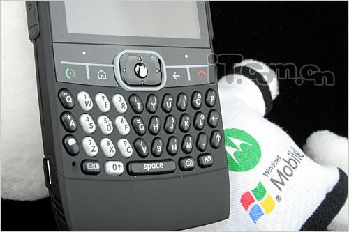 超薄全键盘 摩托罗拉横屏智能机Q8图赏_手机