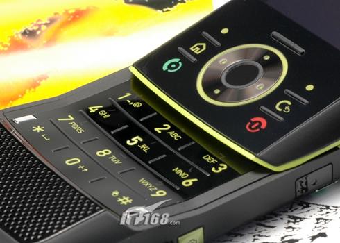 ǰ����ӱĦ��UIQ�������ܻ�Z8����(3)