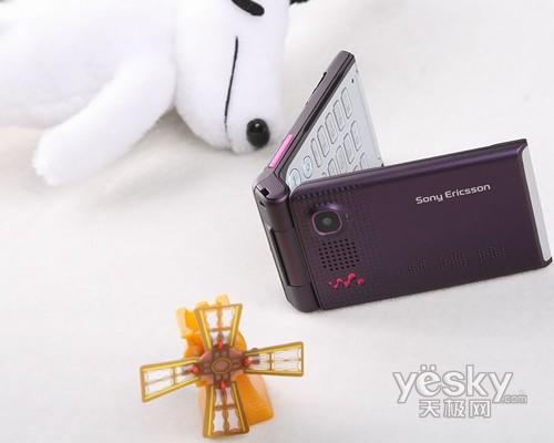 简约之美索爱翻盖音乐手机W380图赏(2)