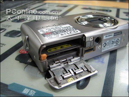 经典金属卡片尼康S700送2G卡仅2160元