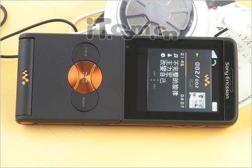 复古下翻盖造型索爱音乐手机W350评测(6)