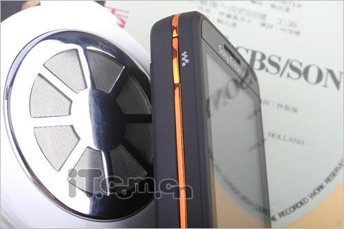 复古下翻盖造型索爱音乐手机W350评测(6)