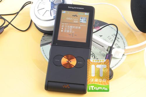 复古下翻盖造型索爱音乐手机W350评测