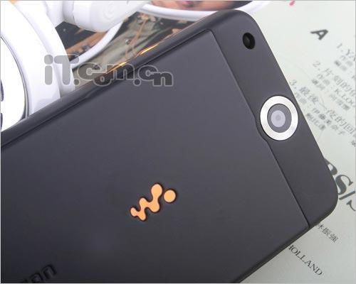 复古下翻盖造型索爱音乐手机W350评测(7)