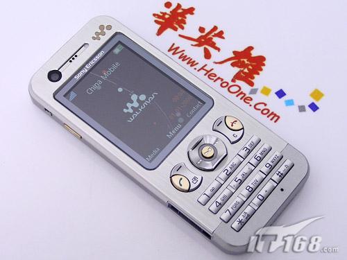 9.9毫米纤薄索爱拍照音乐W890卖1699
