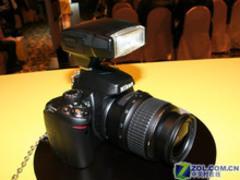 最廉价单反 尼康D40促销带2GB卡双原电 4日相机行情:全画幅单反欲破万元大关(2)