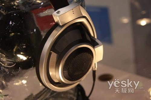 CES2009:森海塞尔展示3万元顶级耳机HD800