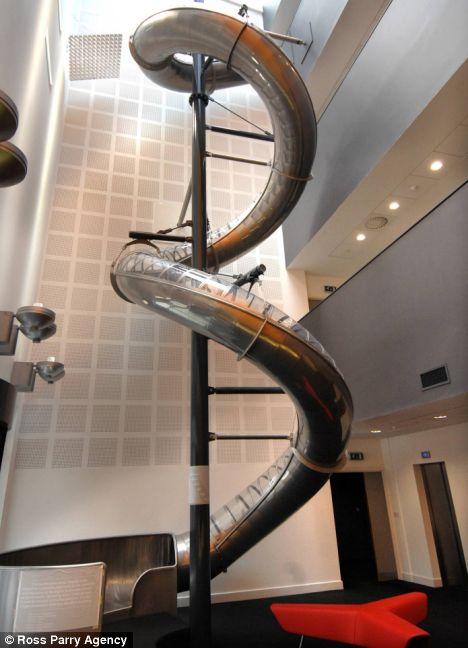 英国打造室内滑梯式楼梯(组图)_科学探索