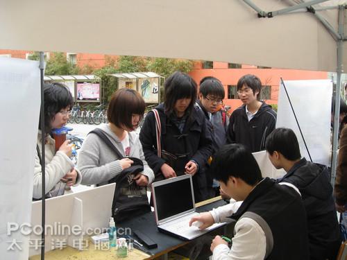 和雍校园行 上海高校学生免费清洗维护笔记本