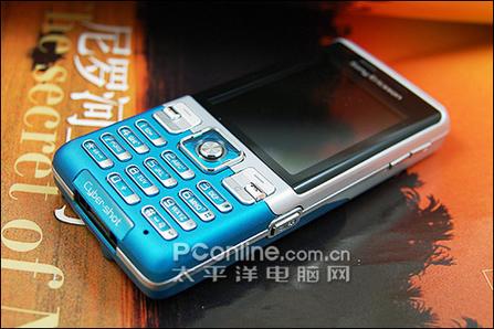 难挡诱惑索爱三防拍照C702仅1099元