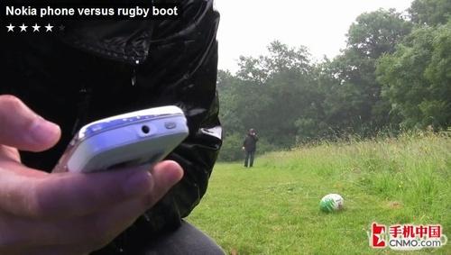 三防手机考验诺基亚3720当高尔夫球打