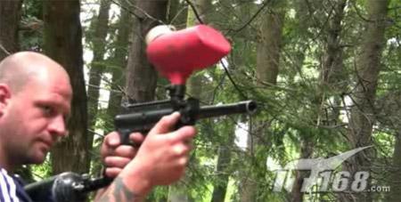 用枪射击诺基亚三防手机3720c测试