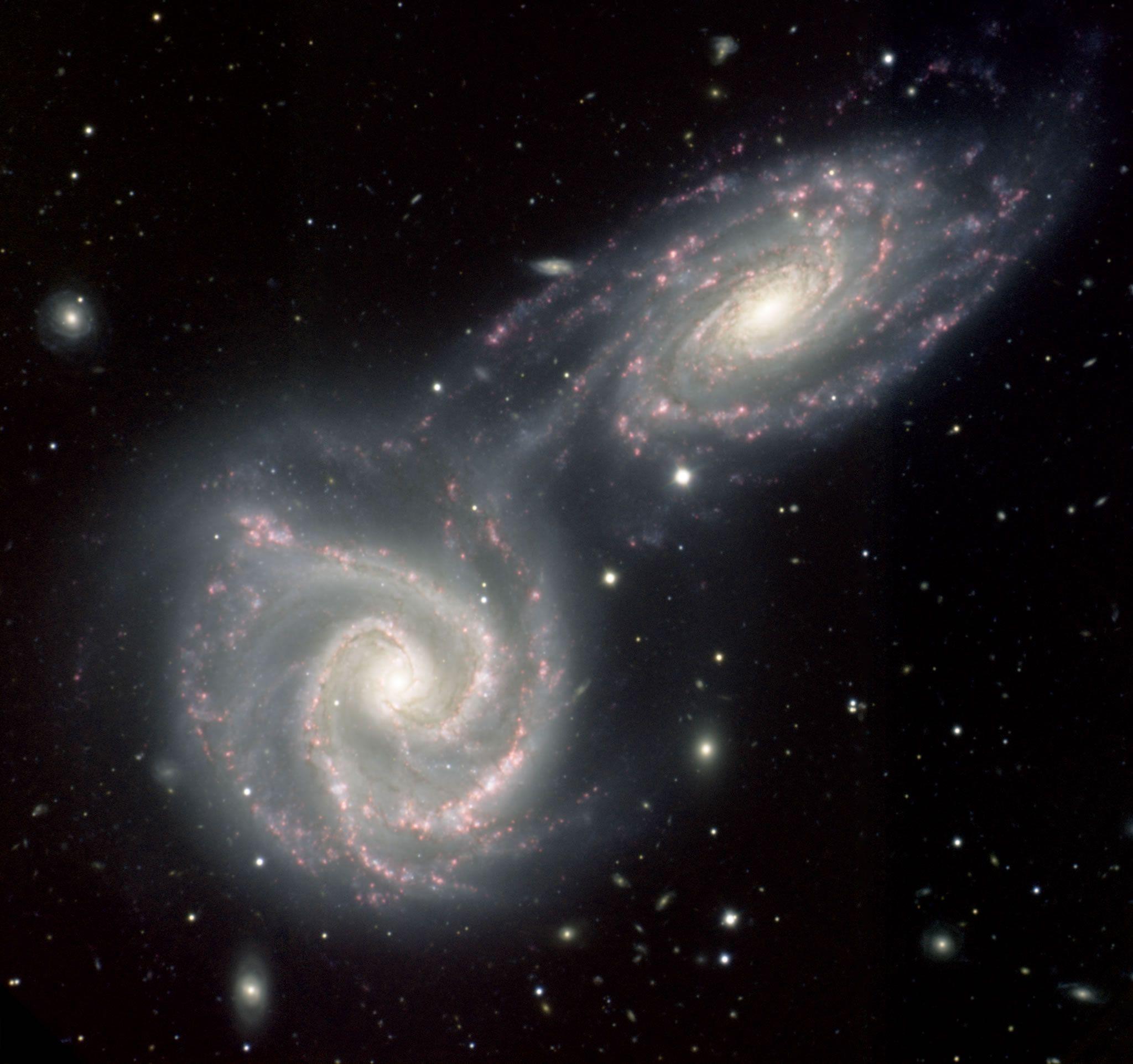 哈勃望远镜运行第32年：NASA展示致密星系群罕见图像