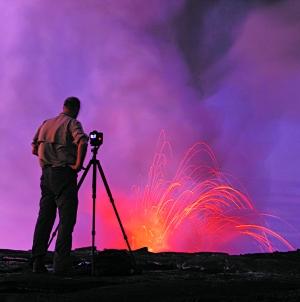 荷兰工程师亲身拍摄火山爆发照片(组图)