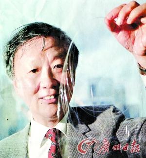 华人科学家高锟等3人获诺贝尔物理学奖 _科学