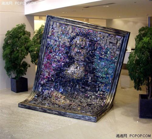 另意为"拼贴画",是一种运用不同的材料进行构思,撕剪,排列,粘贴的绘画