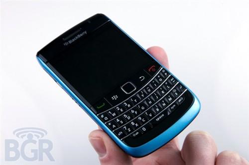 价码昂贵 黑莓9700支持个性多彩换壳_手机
