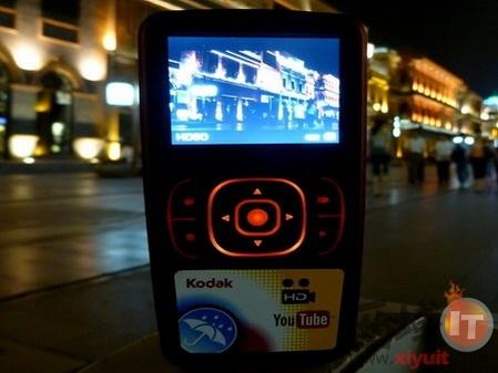 时尚便携式摄像机 柯达ZX1最新价950元_数码