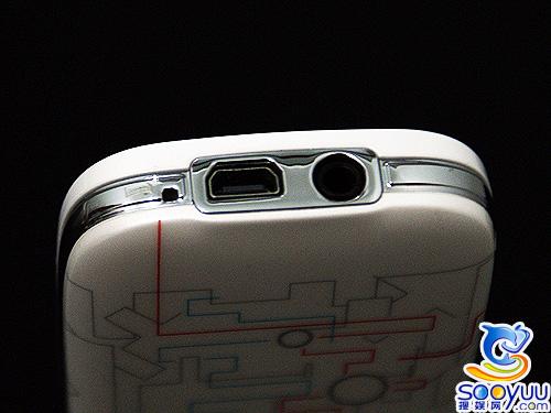 移动定制百元级3G手机华为T2211开箱(2)