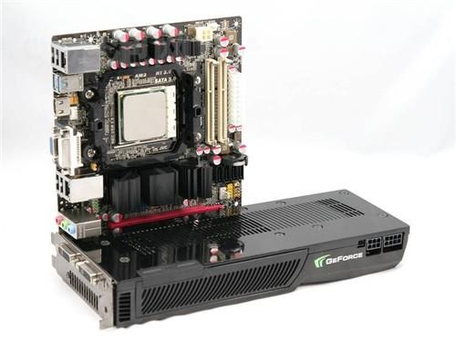 主板短显卡长! 主板居然插在了显卡上_硬件