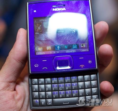 怪异方块滑盖诺基亚X5-01真机外观评测