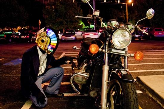 耗时17个月打造傻朋克炫酷头盔