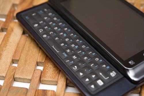 Android旗舰摩托罗拉Droid2开箱图赏(5)