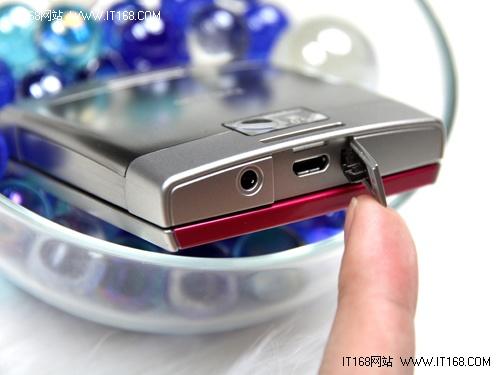 小巧玲珑女人味粉红版诺基亚X5-01图赏