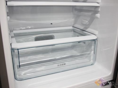 锁住水份保持新鲜 三星两门冰箱3290元