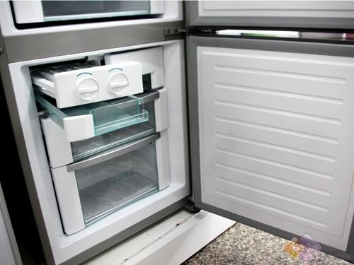 海尔三门冰箱 金属低碳设计受欢迎