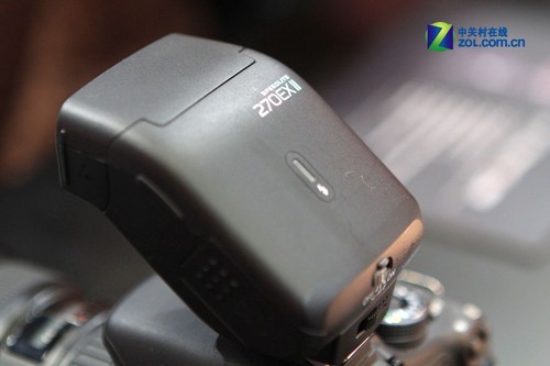 P&E2011:佳能展出270EXII/320EX闪光灯