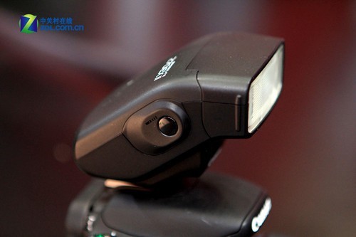 P&E2011:佳能展出270EXII/320EX闪光灯