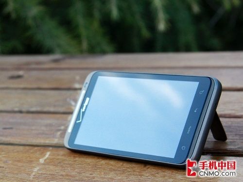 HTC霹雳首破3000元大关 4.3英寸巨屏 