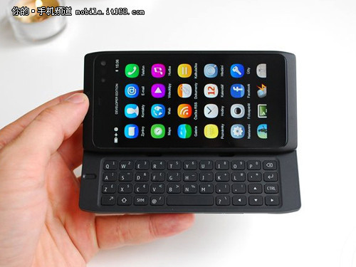 千万像素MeeGo神器诺基亚N950拆解图