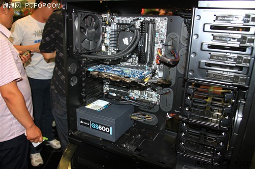 海盗船旗舰店中关村开业!现场装机赛_硬件