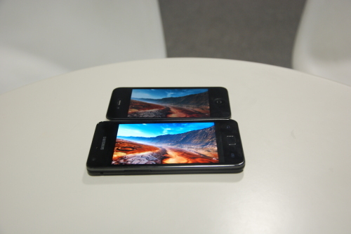 单双核巅峰对决三星i9100对比iPhone4(3)