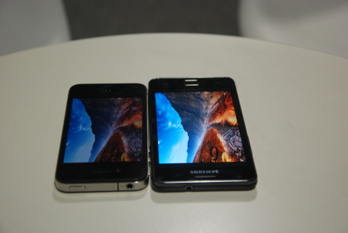 单双核巅峰对决三星i9100对比iPhone4(3)