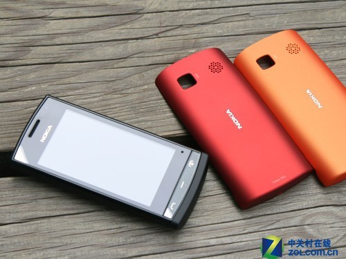 丰富彩壳可换1GHz处理器诺基亚500图赏